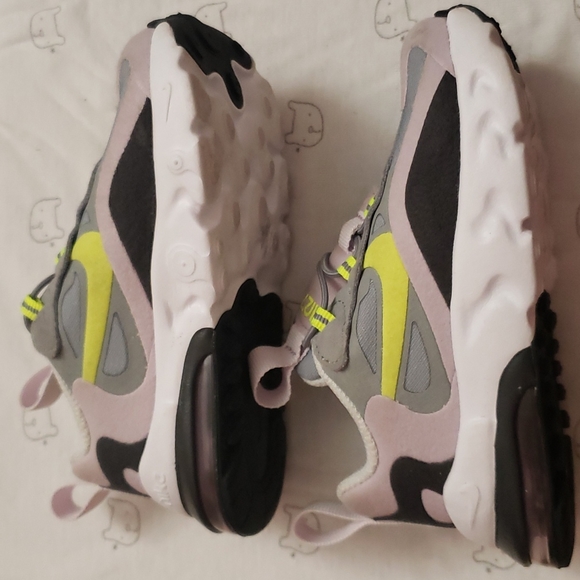 Nike Air Max 270 React  Grey/lemon l/lilac. 7C. - Picture 2 of 5